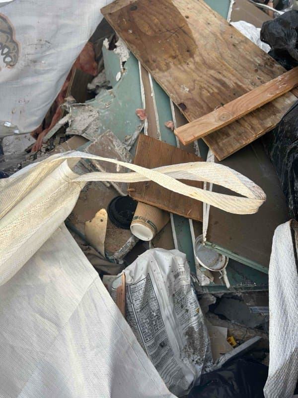 debris and wood removal by Grizzly Junk Pros